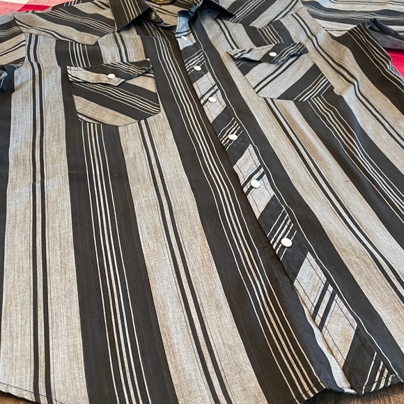 BJ-R Authentic Western Shirt Vintage Pearl Snap Size L
Great shape! - Picture 6 of 9